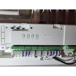 Q20 Underfloor Heating Automation Kit, Smart Management for 8 Zones, Fully Wireless, 4 Wifi Thermostats, e-Hub Included